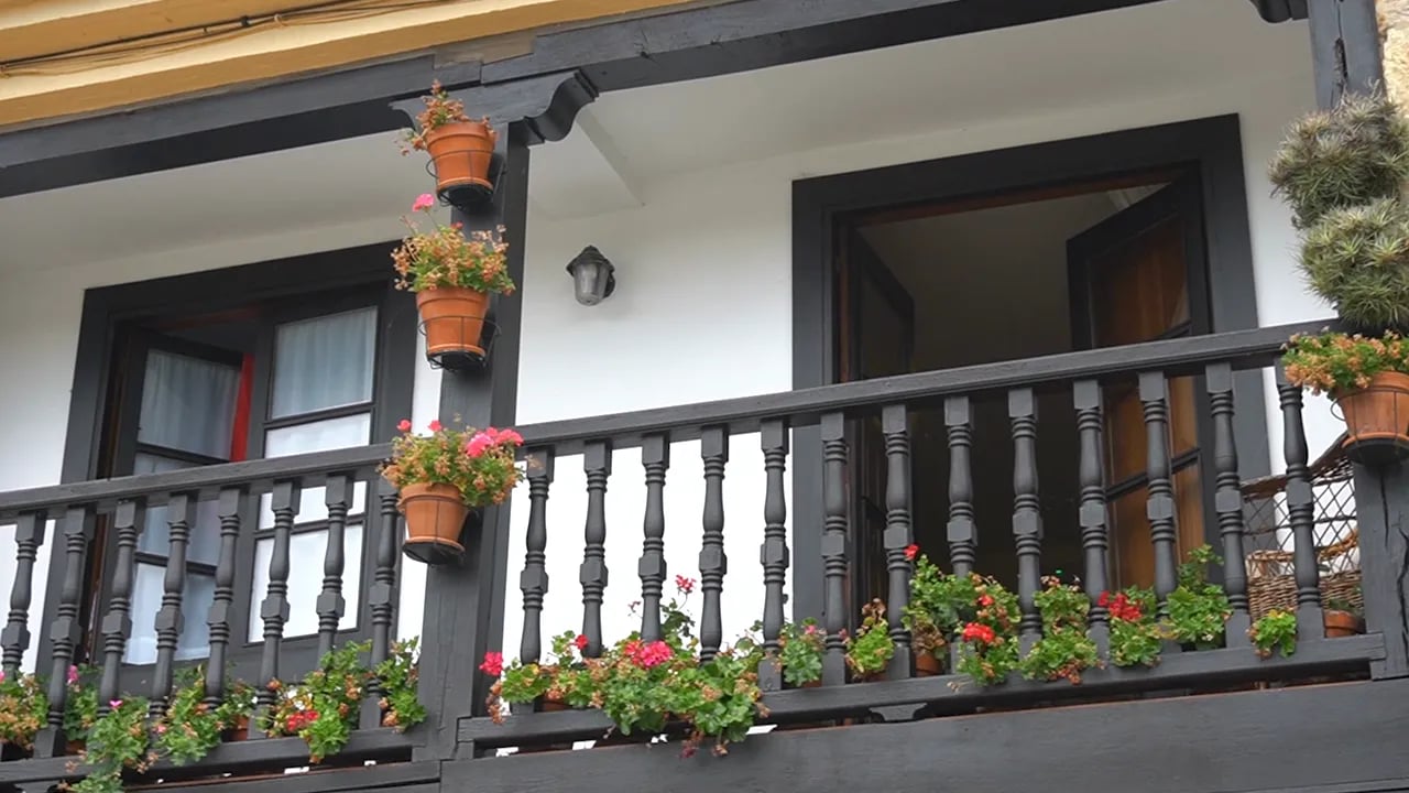 Balcony with flowers at Hotel Colonial de Santillana, in Cantabria