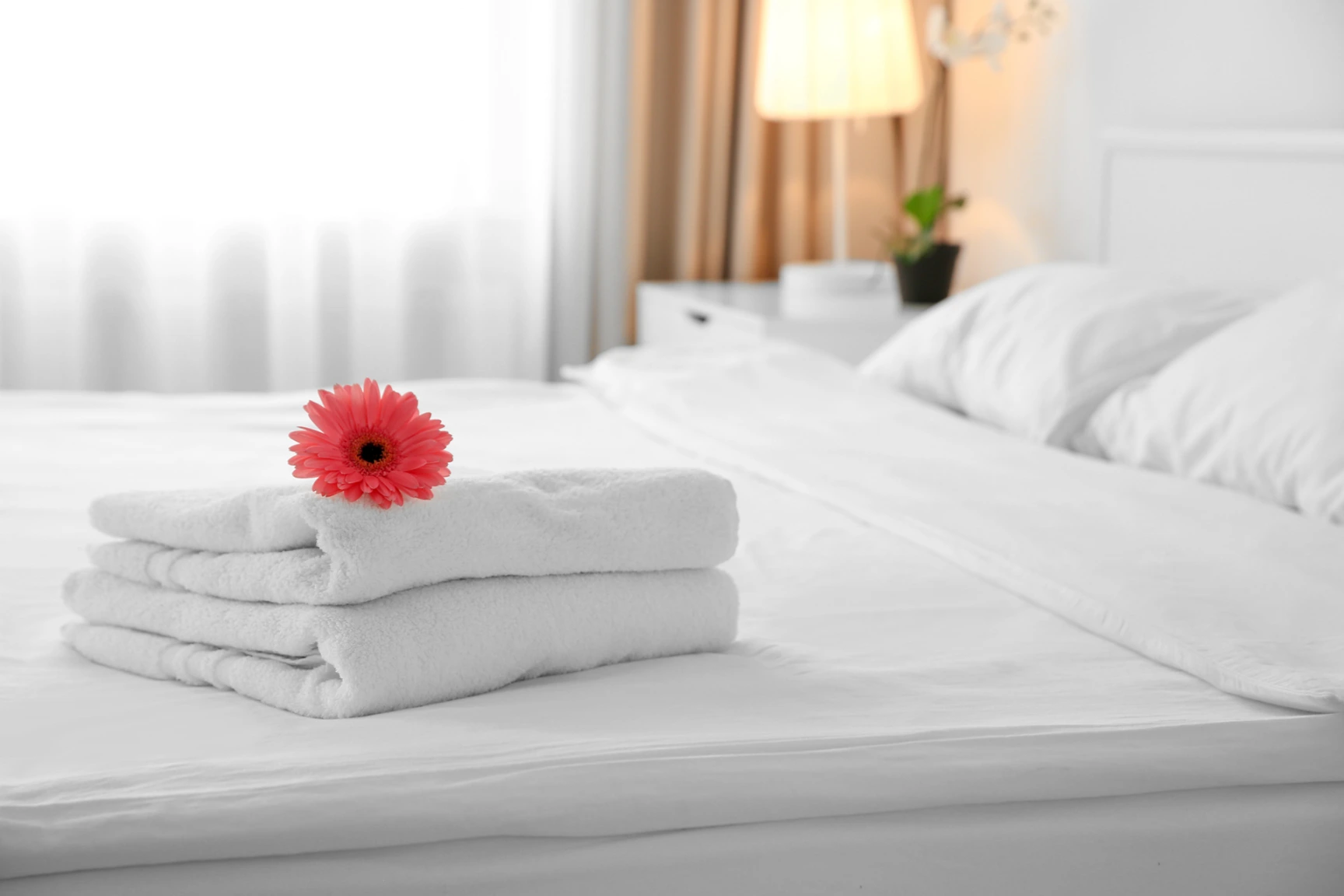 Por qué las sábanas y las toallas de los hoteles son blancas